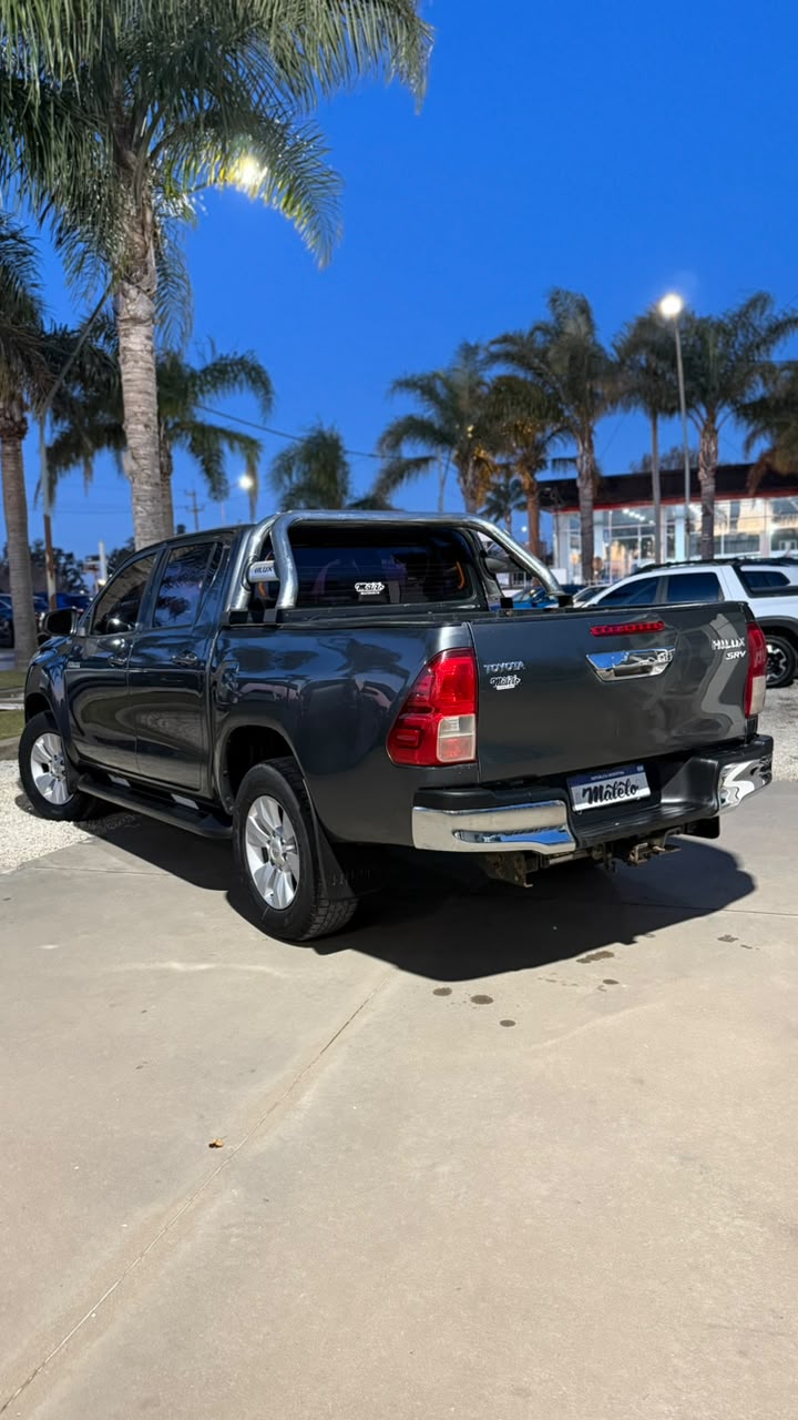 TOYOTA - HILUX  SRV  2.8  4X2   - MANUAL  - 2017